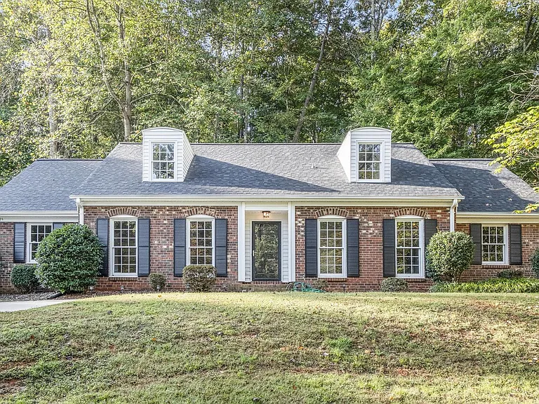701 McNabb Ct — Photo 1
