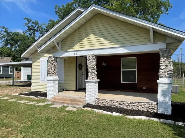 211 S Wickham St, Alvord, TX 76225