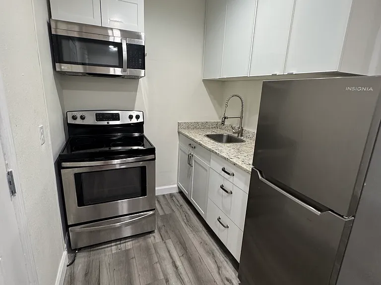 513 Justin St #A — Photo 7