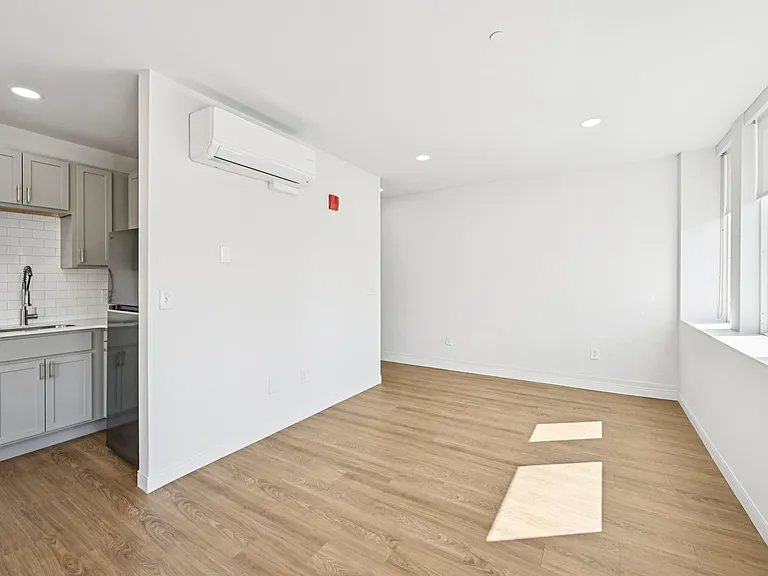Hamilton Apartments — Photo 27
