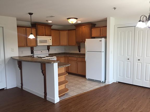 3rd image of 920 Marquette Ave Unit 201