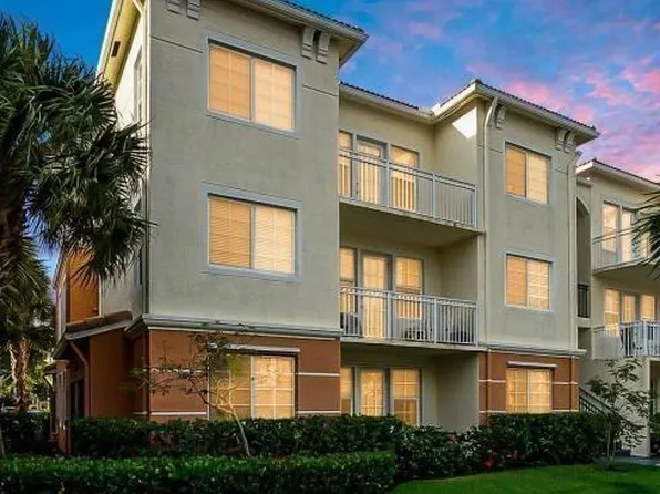 9857 Baywinds Dr, West Palm Beach, FL