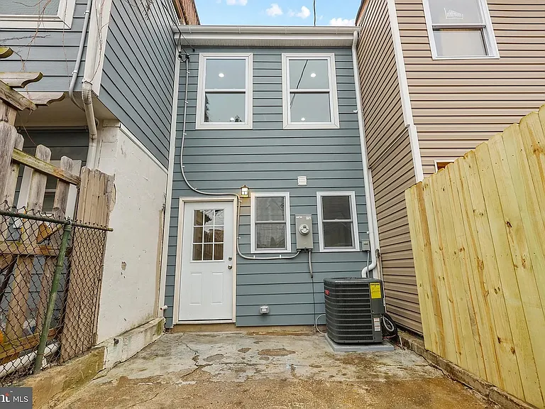 42 E Heath St — Photo 33