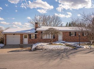 11 Crestview Ter, Bridgeport, WV 26330