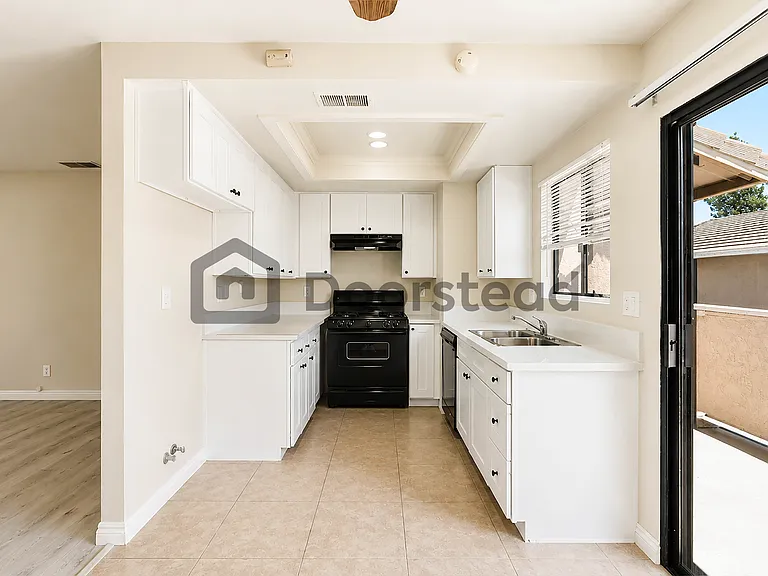 3104 Jaguar Way #B — Photo 10
