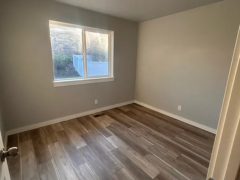 2070 Kelly Dr — Photo 6