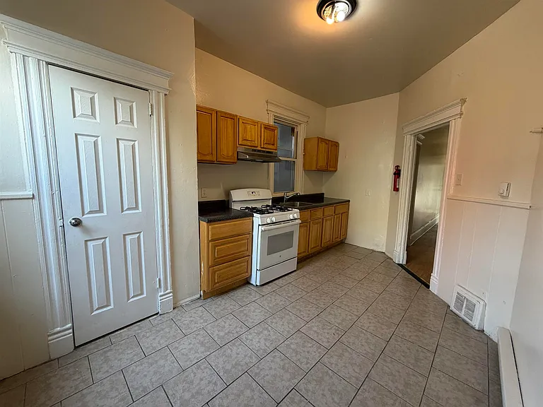 130 Highland Ave #1 — Photo 7