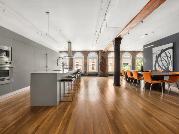 307 W Broadway APT 3, New York, NY 10013
