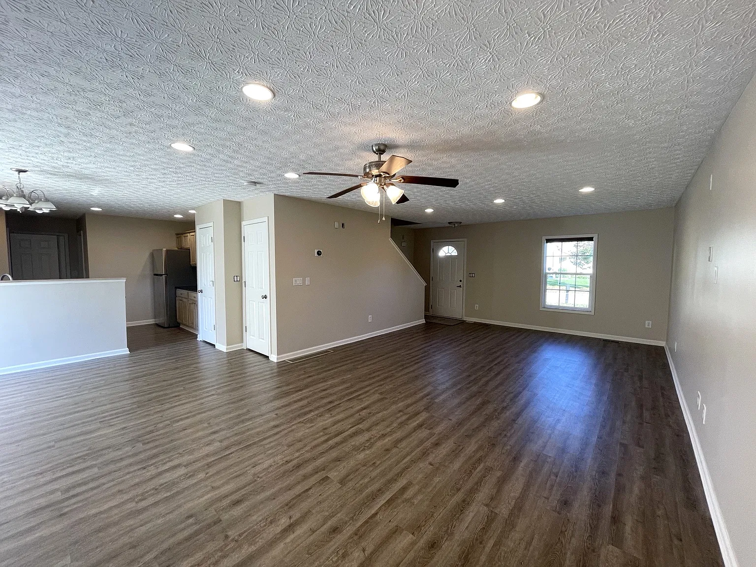 4 bed, 2.5 bath, 2031 sqft, $2,600 — Photo 2