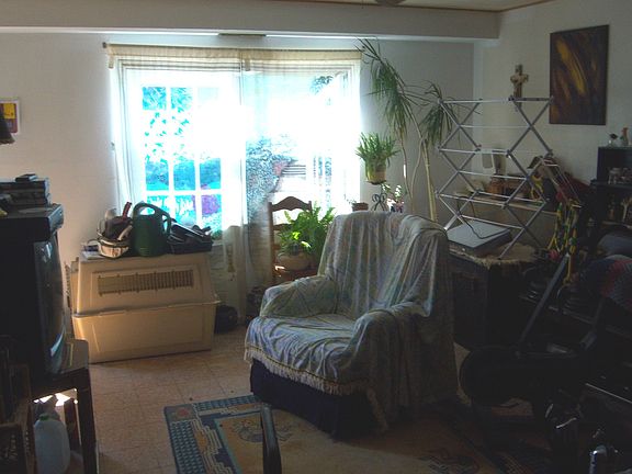 3rd image of 35 Brown Ave
