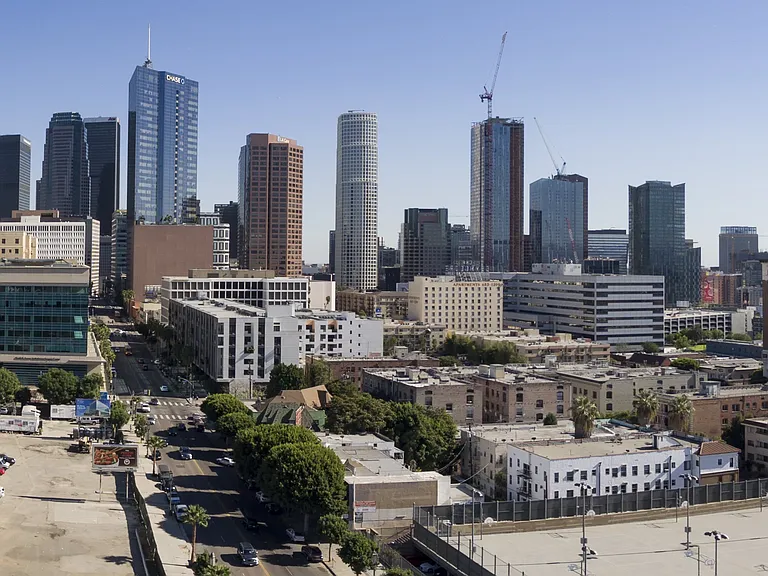 Wilshire Valencia — Photo 21
