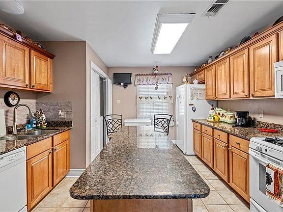 5th image of 7631 Avon Park Blvd