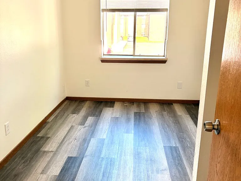 Ivy Apartments — Photo 8
