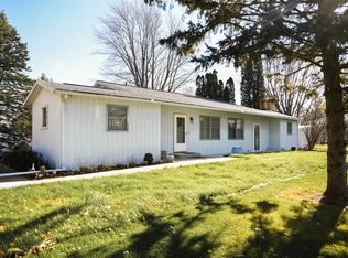 557 Penrose Rd, Dixon, IL 61021