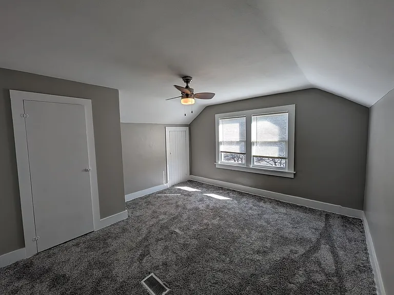709 Pendleton Ave — Photo 2