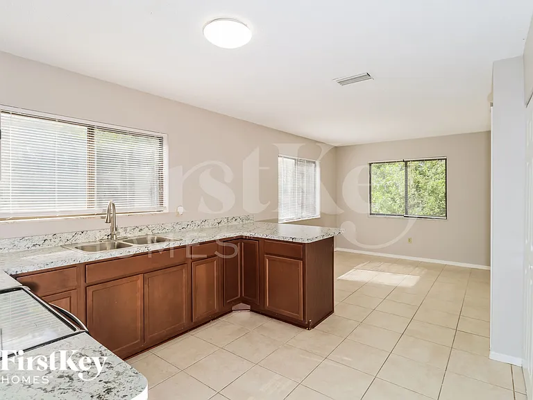 814 Yacolt Rd SE — Photo 6