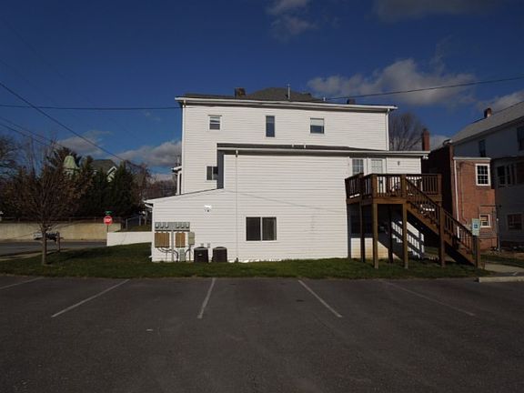 3rd image of 600 E Main St