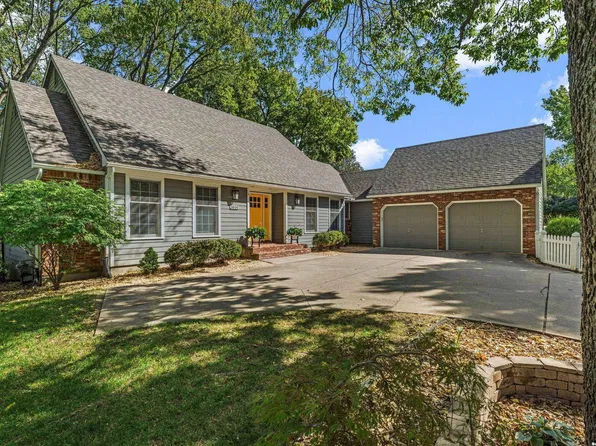 1608 Troon Ln, Lawrence, KS 66047