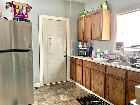 3rd image of 1037 Sherman Ave