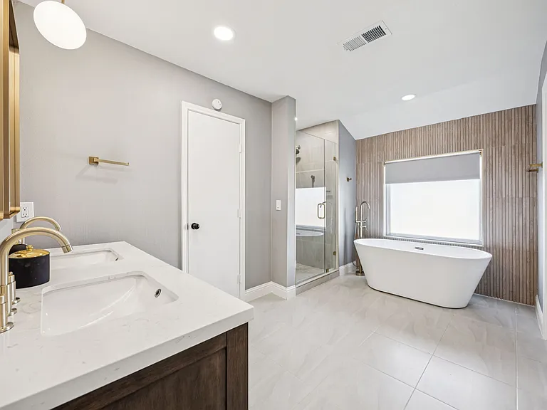 2833 Meadowbrook Dr — Photo 24