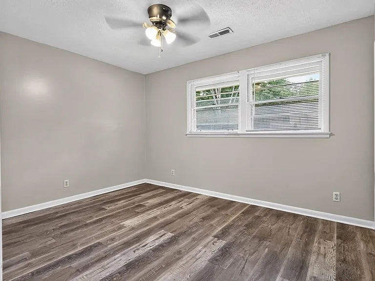 2303 Lynn Rd NW — Photo 8