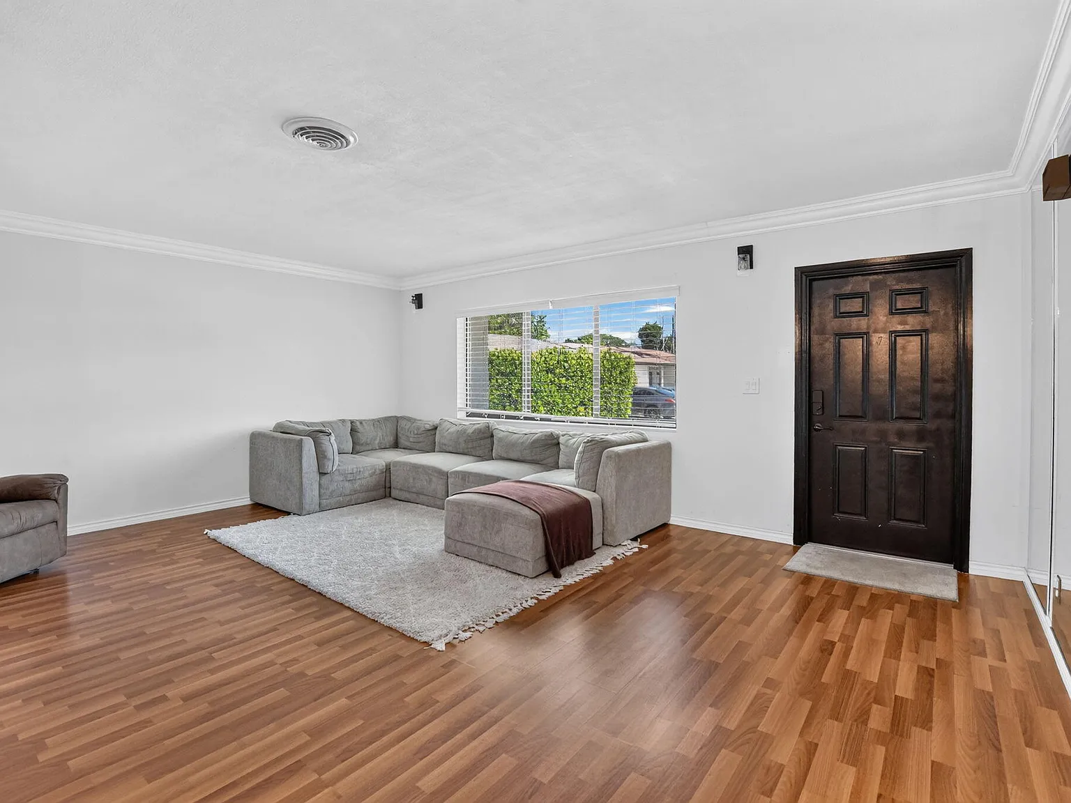2 bed, 2.0 bath, 1699 sqft, $3,900 — Photo 3
