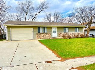 804 Windsor Dr, Crystal Lake, IL 60014
