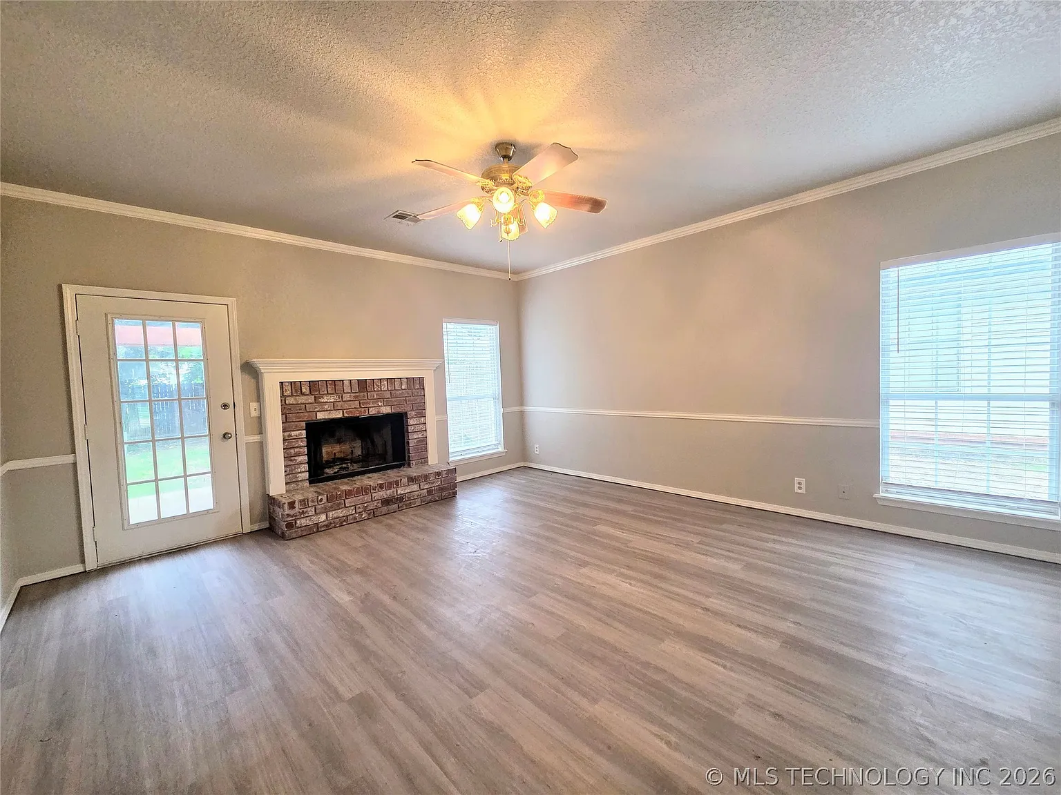 3 bed, 2.0 bath, 1553 sqft, $1,700 — Photo 4
