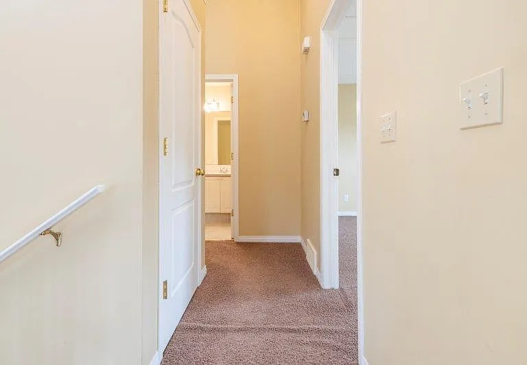 126 E Tuscarora Pl NW — Photo 8