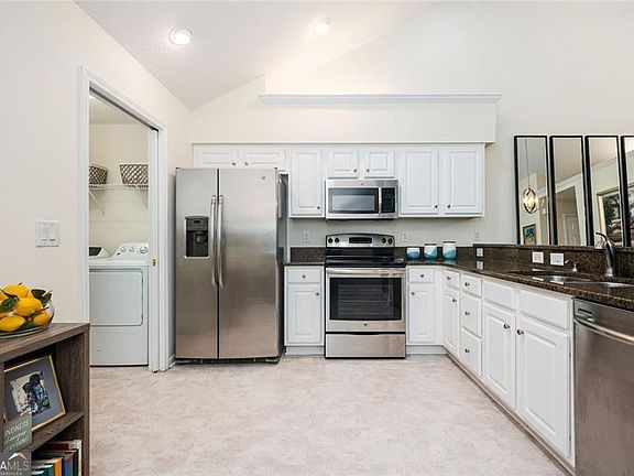 3rd image of 3097 Oakside Cir