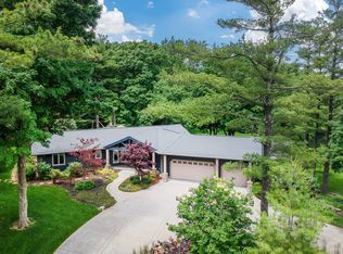 15 Timberlake Rd, Bloomington, IL 61704