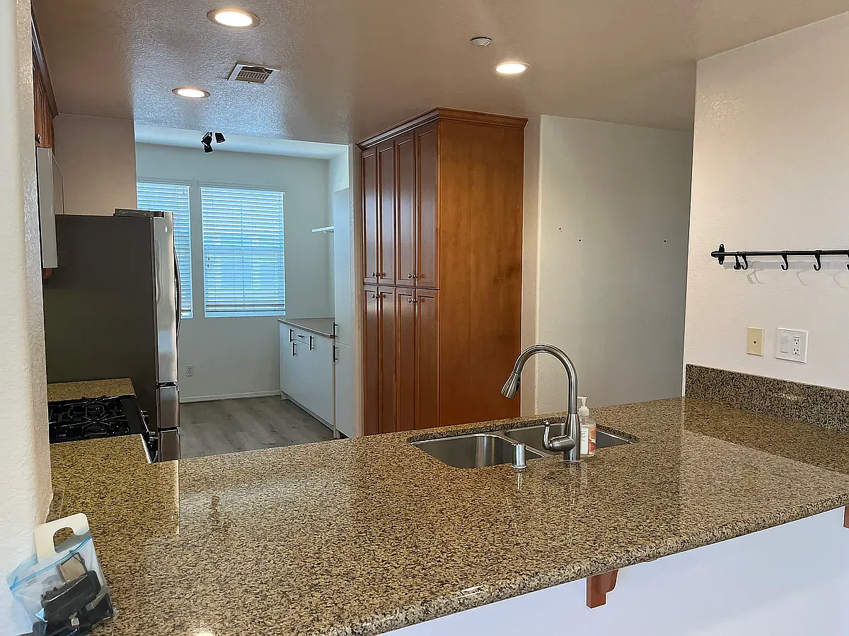 4 bed, 1733 sqft, $4,350 — Photo 4