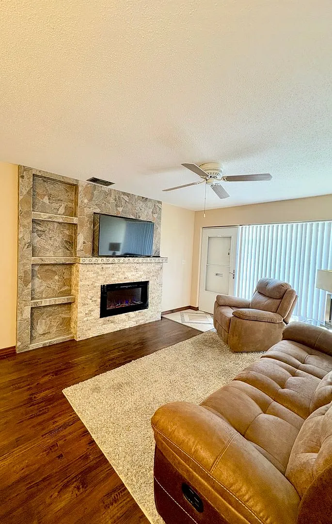Beautifully Updated Condo in a Gated Active 55+ Community — Photo 4