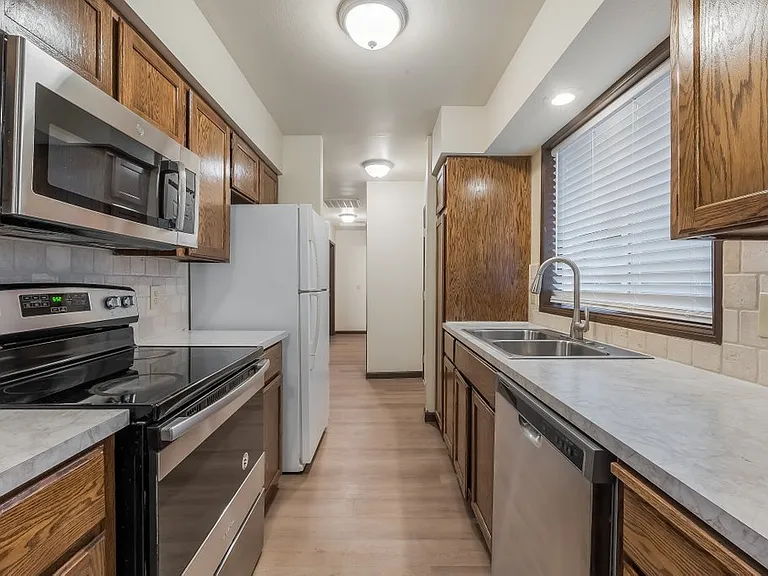730 E Gregory Ln — Photo 10