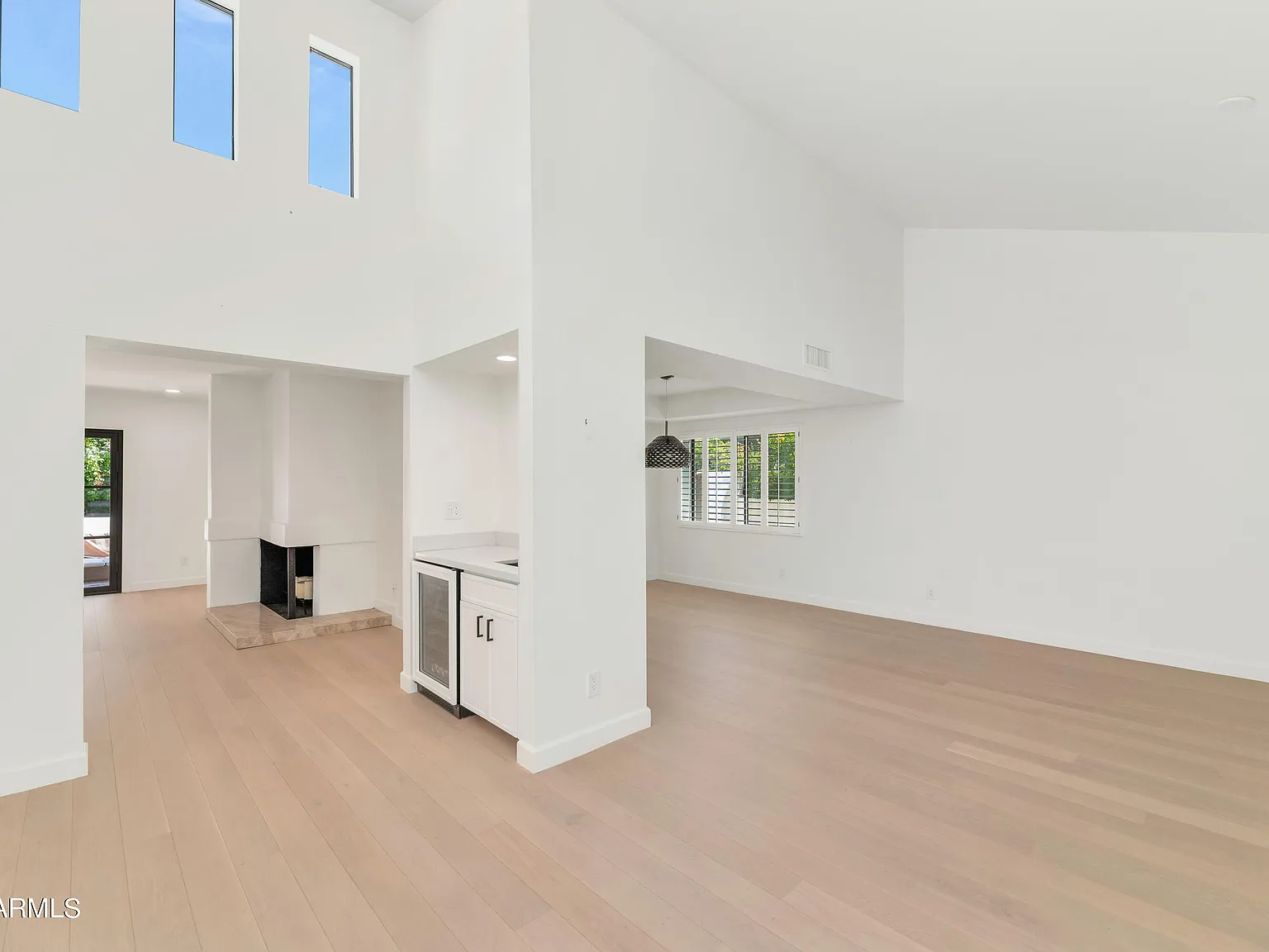 4 bed, 2.0 bath, 2471 sqft, $6,000 — Photo 2