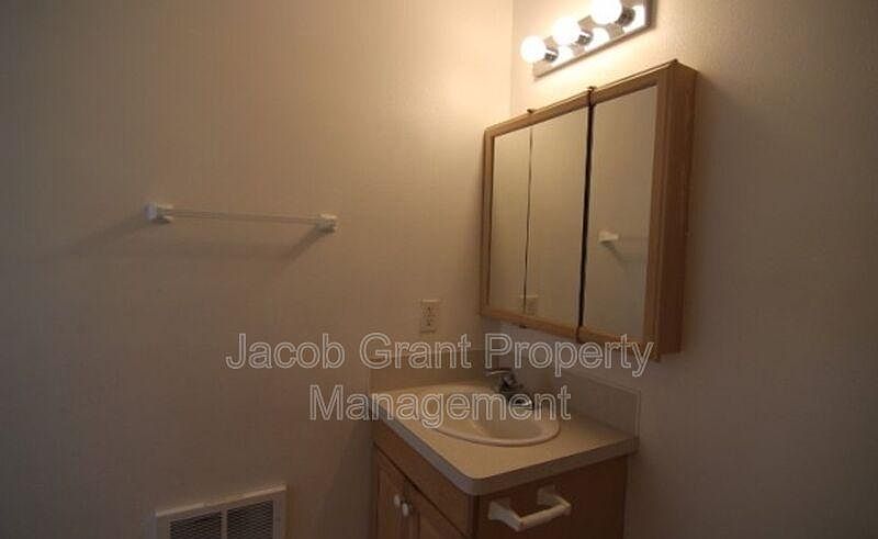 1st image of 1369 Elizabeth Dr APT 4