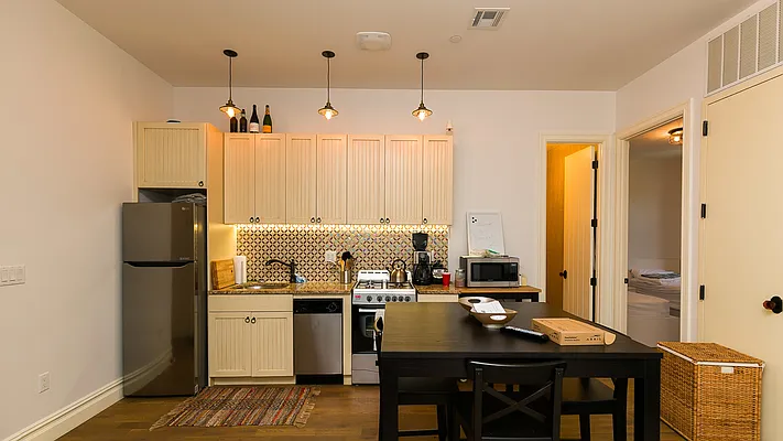 Rented by Nooklyn NYC LLC | media 41