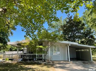 207 N Tower Rd, Carbondale, IL 62901