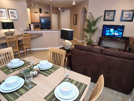 TR3C716-Interior-Full-View