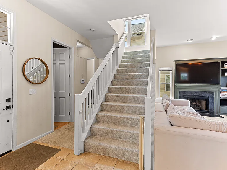 1484 Chapleau Dr — Photo 7