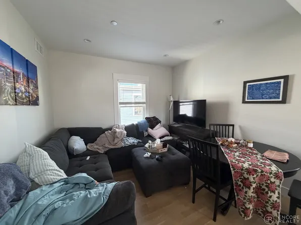 208 Banks St, Cambridge, MA