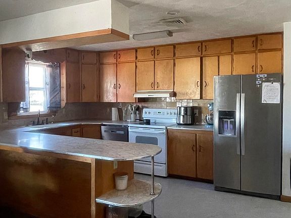 5th image of 106 S Spring St