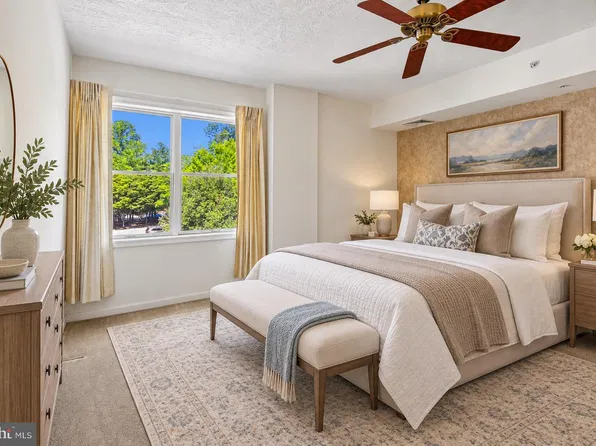 604 McKinsey Park Dr APT 301, Severna Park, MD 21146