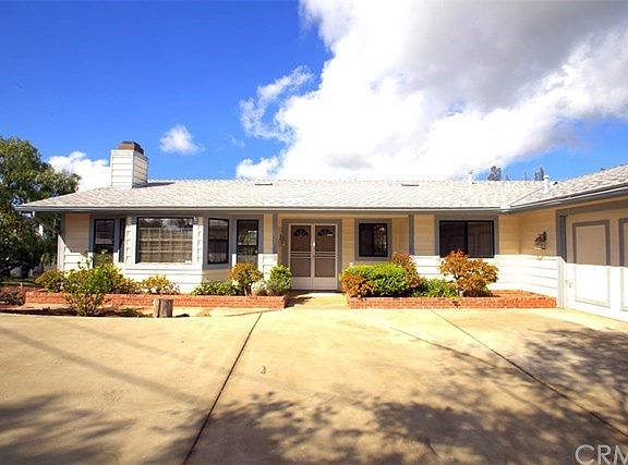 Double door entrance, attached garage, new roof