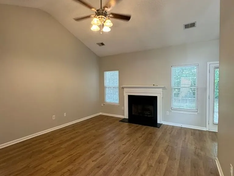 452 Sandpiper Dr — Photo 3