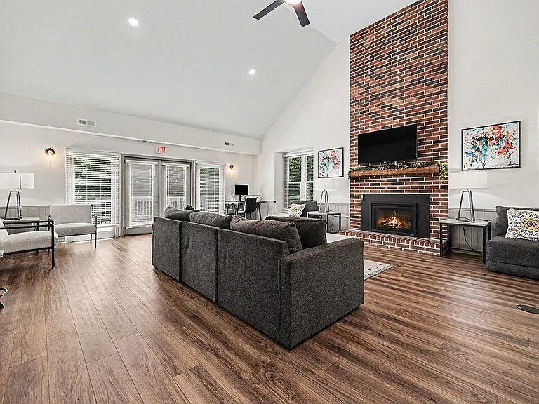Byron Lakes Apartments — Photo 70