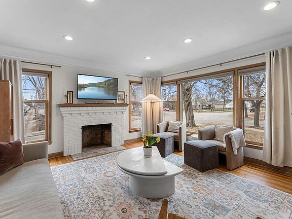 2nd image of 5455 Shoreview Ave