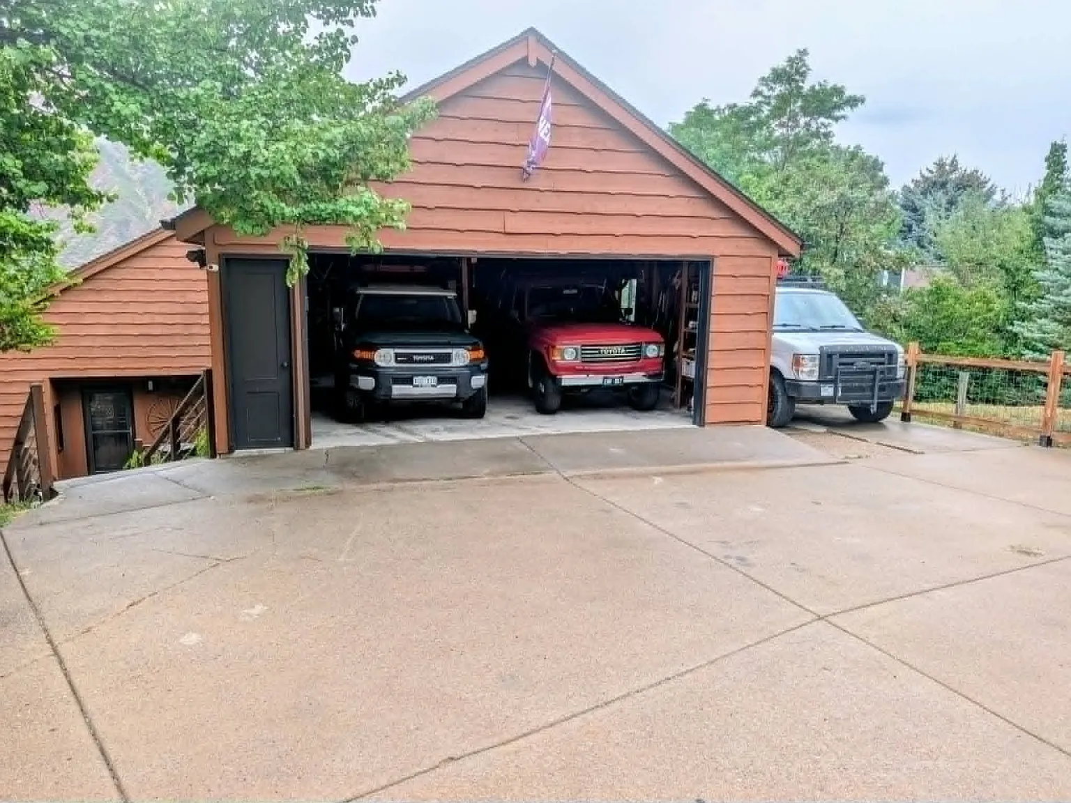 3 bed, 2.5 bath, 2100 sqft, $4,000 — Photo 2