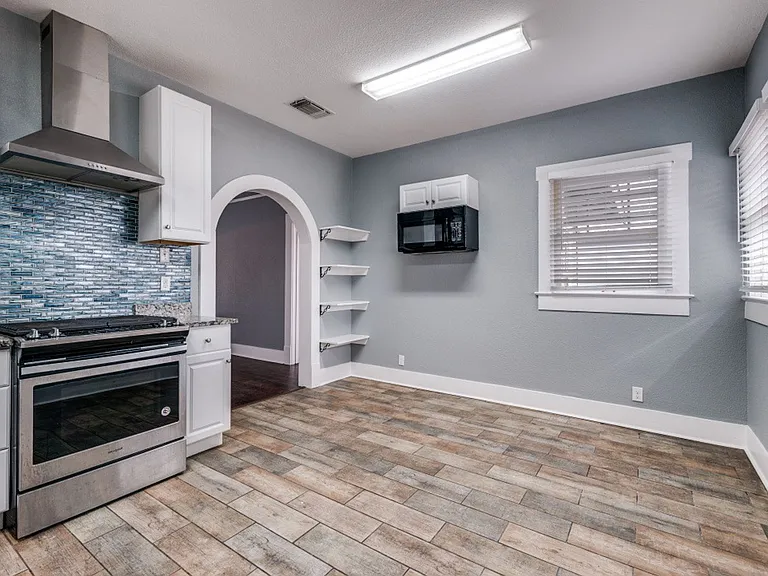830 W Craig Pl — Photo 10