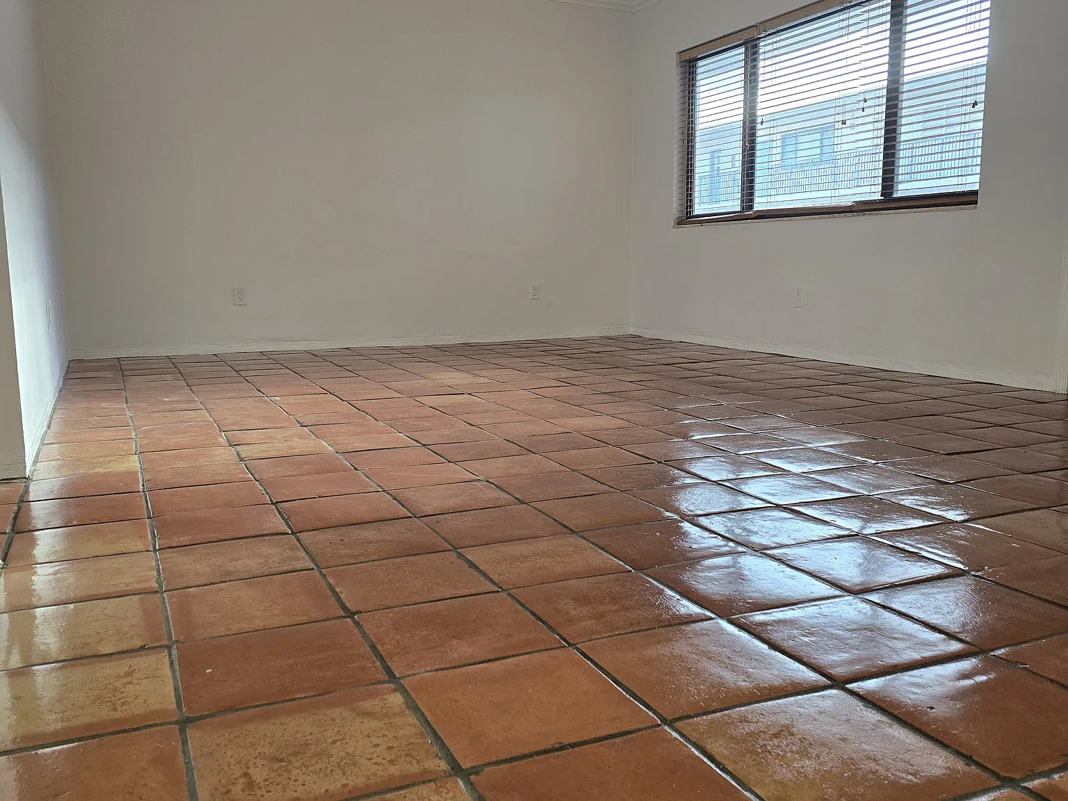 2 bed, 879 sqft, $3,750 — Photo 3